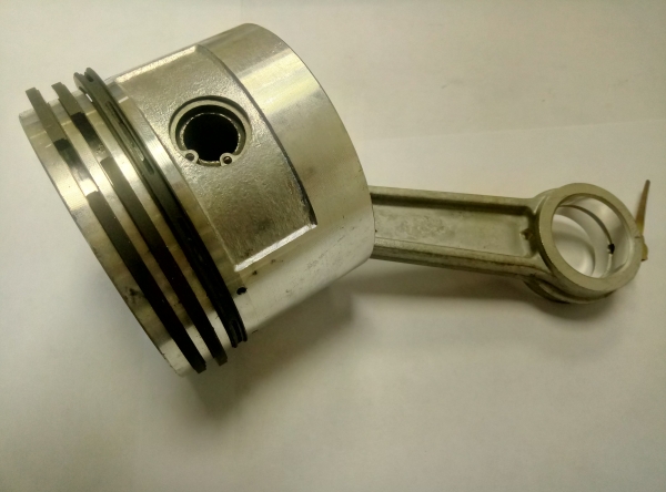 Поршневая группа (поршень, кольца, цилиндр)